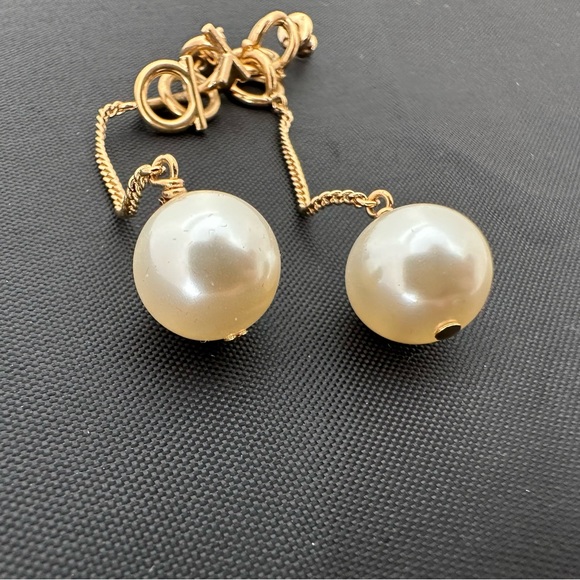 Salvatore Ferragamo Gancini Chain Drop Earrings With Pearl In Gold NEW IN BOX - Picture 3 of 15